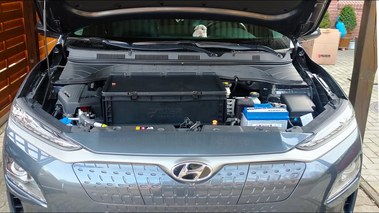 Hyundai Kona Electric: 35l Front Kofferraum (Frunk) mit Licht aus Holz; Türstoppern & Gleitern (4k)
