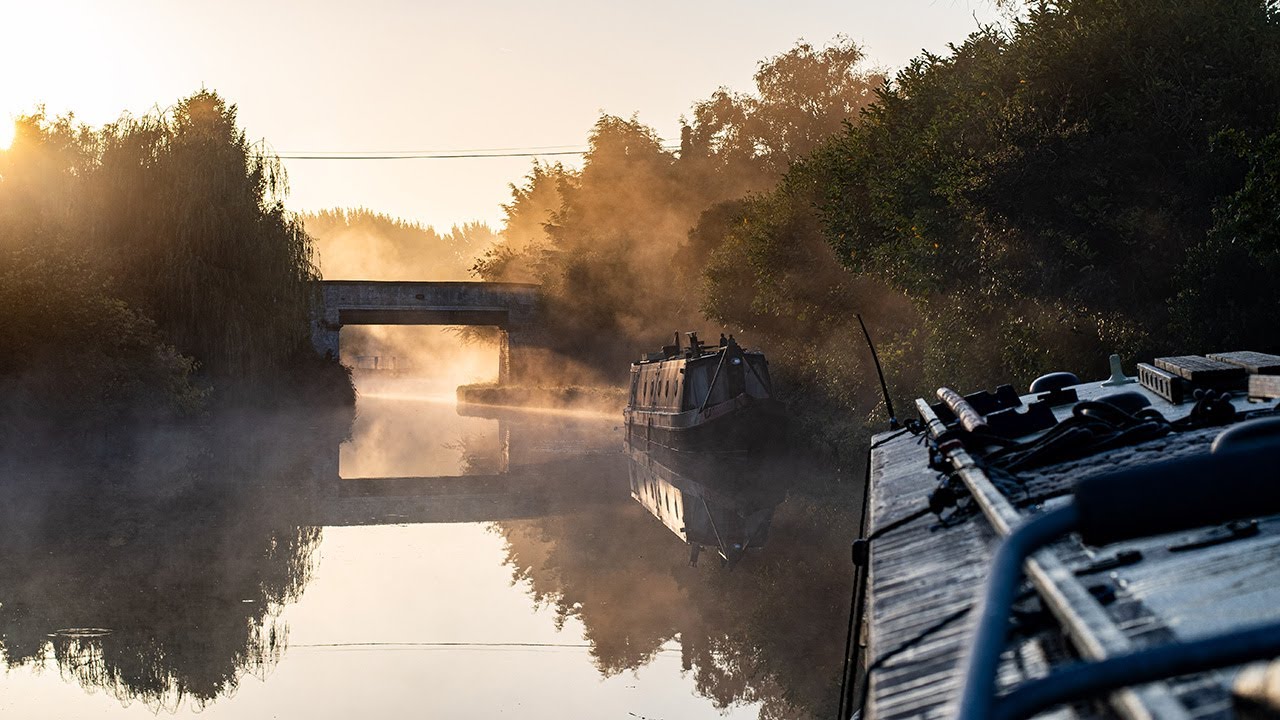 An Autumnal Cruise down Grand Union part 2 – Listing in the Misting and a Swing Bridge!!!