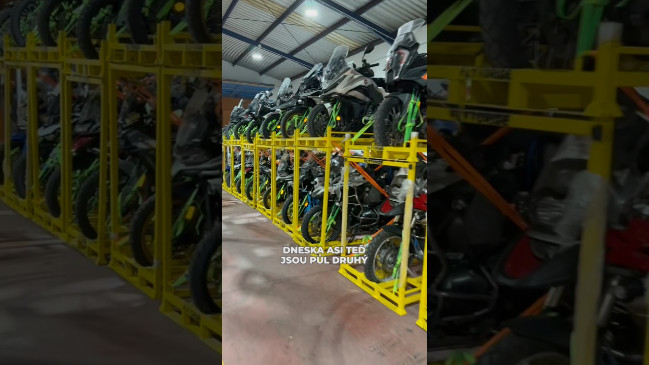 Prvn&iacute; listopadov&yacute; t&yacute;den Honza s Davidem vyložili ve Flytoride M&aacute;laga dal&scaron;&iacute;ch 30 motorek z Česka 🇨🇿