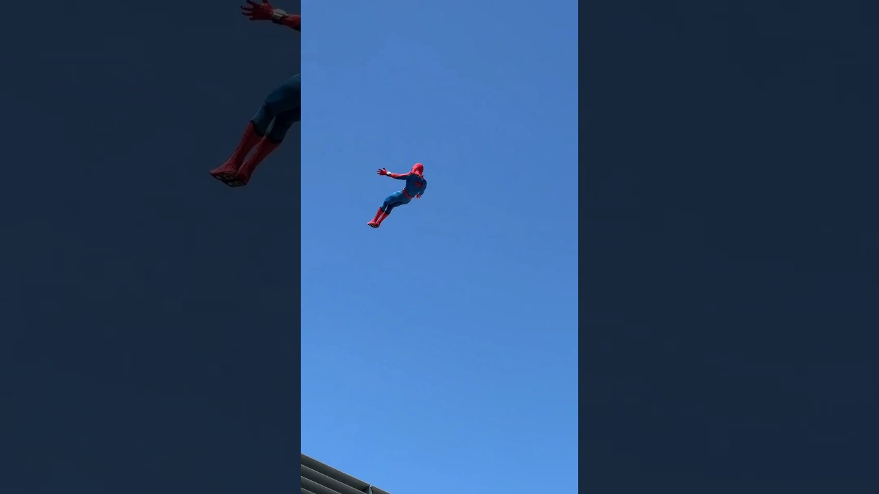 I still can&rsquo;t believe this is an animatronic!! 😱  #disneyland #spiderman #avengers #california