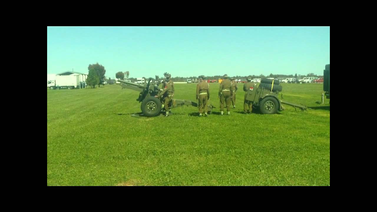 Dads Army Vintage World War II Equipment Artillery  25 pounder gun firing Display