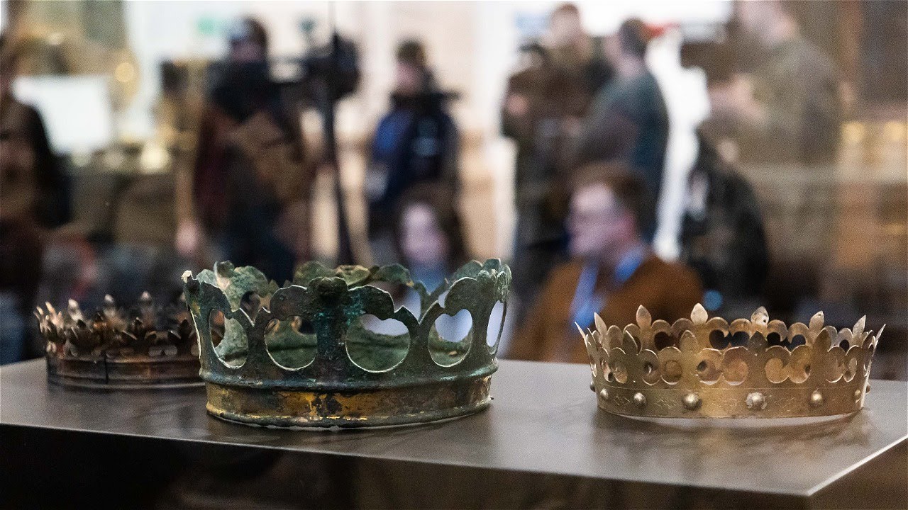 Kivirčas dėl naujo lobio Vilniaus katedroje: kas rado valdovų insignijas?