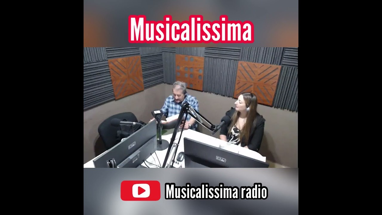 Chistes buenisimos!!! 😜😂Volvi&oacute; #carmelonapoli con mucho #humor a #musicalissima #radiolaluna 😂😅