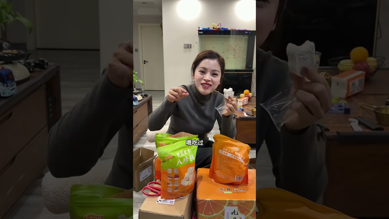 30岁二胎妈妈带娃日常的一天，今天在家里吃椰子鸡火锅，外甥下晚自习顺便一起吃点，火锅的热气模糊了窗玻璃，却让彼此的笑容更清晰，或许秋冬的仪式感，就是和喜欢的人围炉举杯，在麻辣鲜香中