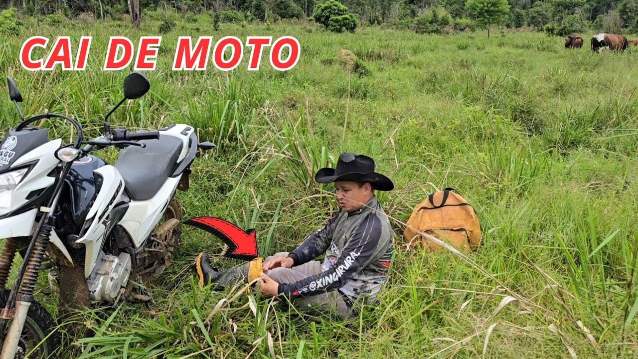 Caí de moto e quase quebrei meu pé, levando um saco de sal pra ceva. O vídeo ta ótimo 