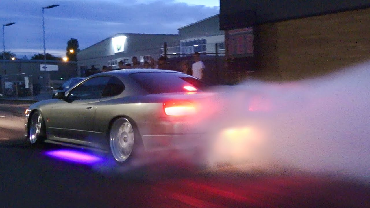Police Shut Down Street BURNOUT Contest!