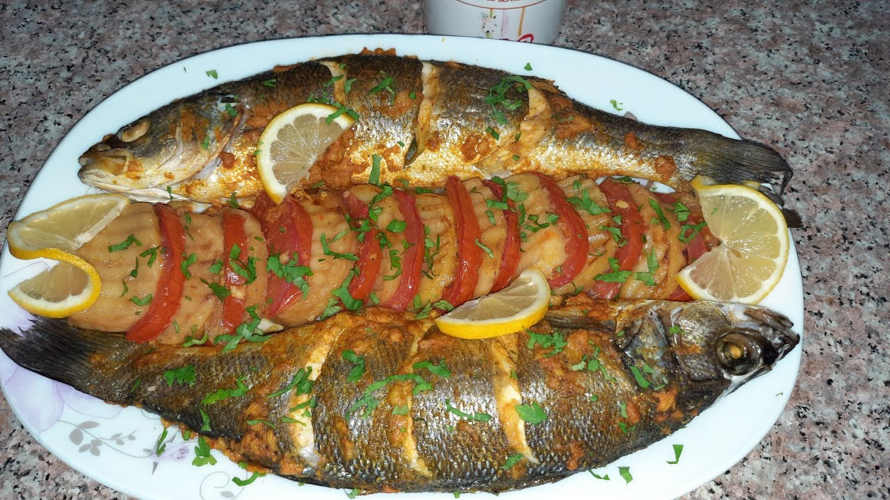 poisson loup de mer marin&eacute; au four facile &agrave; pr&eacute;parer et bon 😋😋 سمك ذئب البحر مشرمل في الفرن