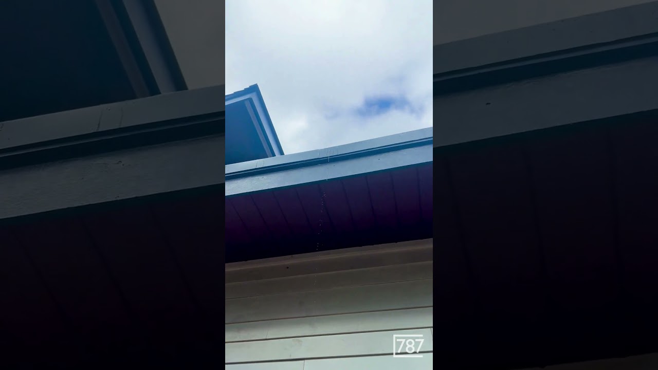 Rain or shine, our flat roof inspections are unbeatable! 🌧️🏠🔍