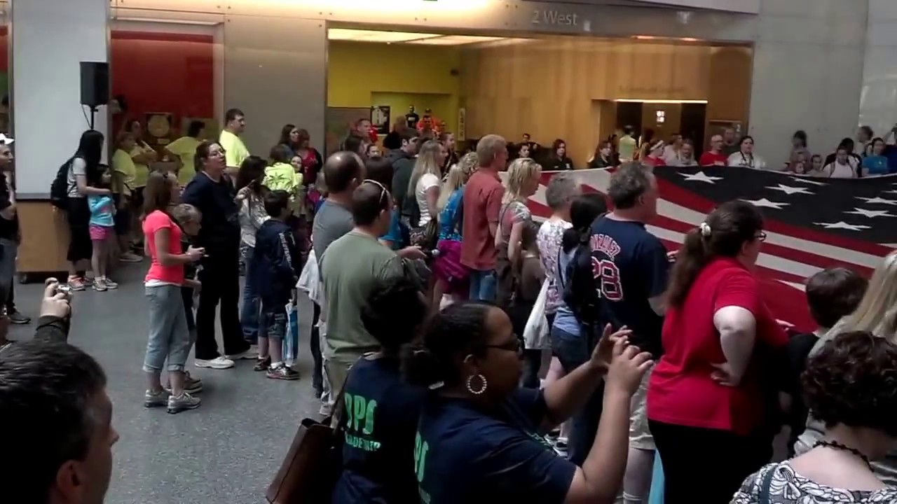 Smithsonian Visitors Sing the Star Spangled Banner