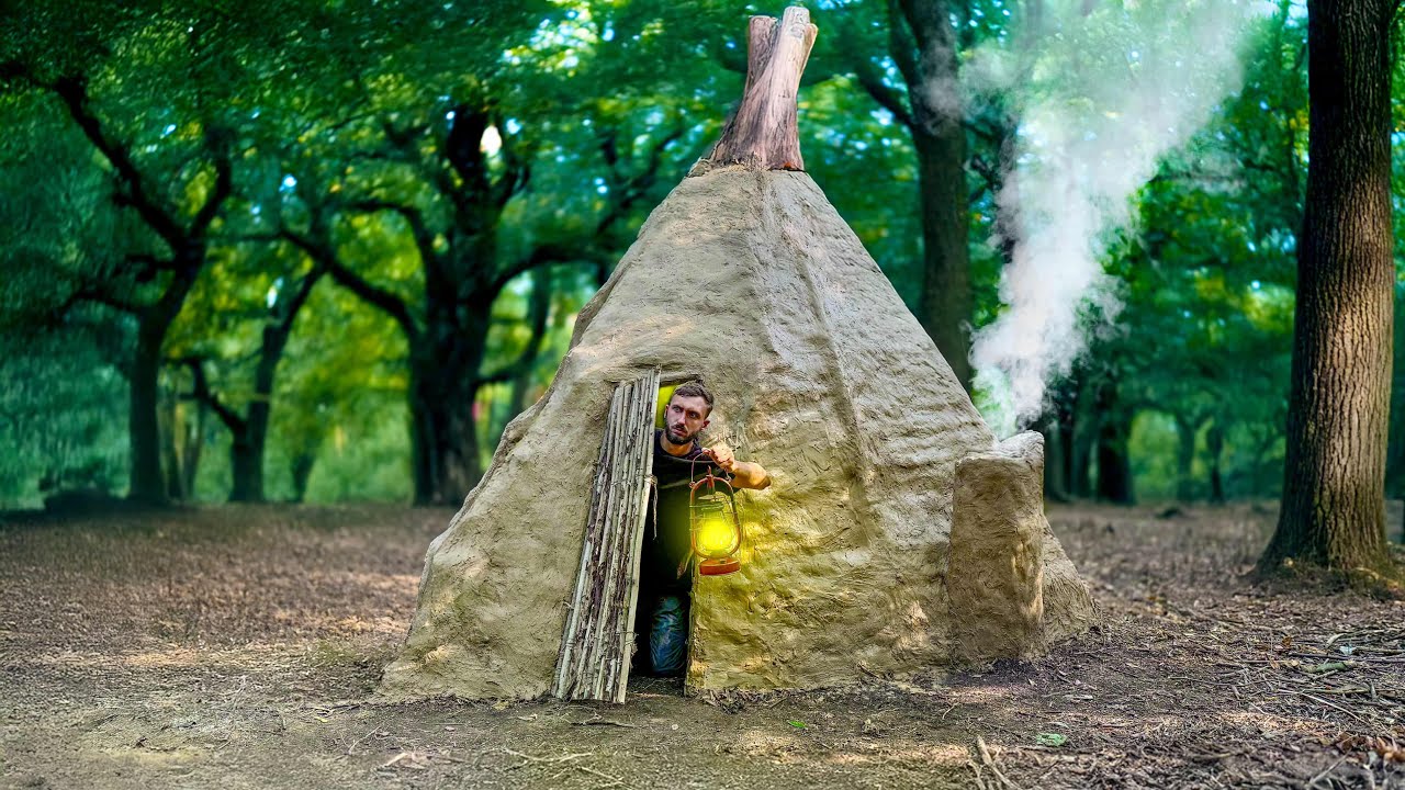 Building a Warm and Cozy Clay Shelter for Survival.Bushcraft