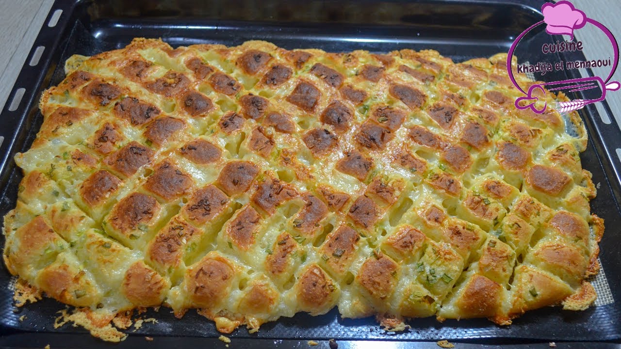 فطيرة الجبن الرائعة منسمة بالثوم بعجينة سحرية هشيشة ولديدة مع كاس دأتاي يا سلام/Garlic bread