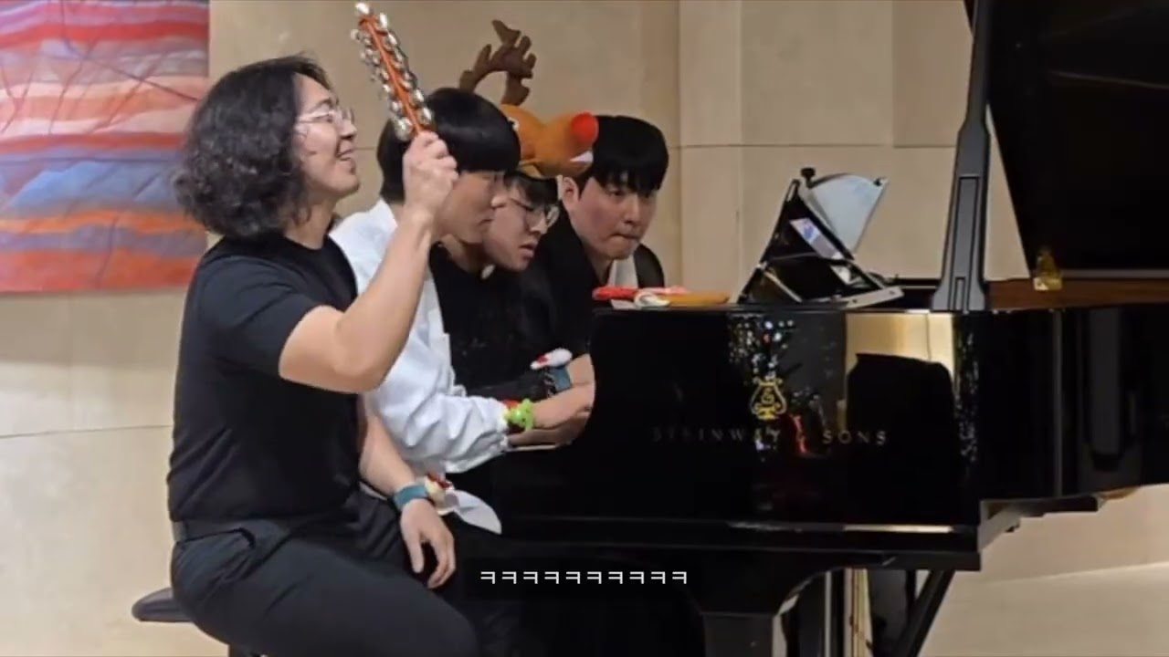 남자 4명 vs 피아노 1대 캐롤 대결 ｜Sleigh ride 1piano 8hands