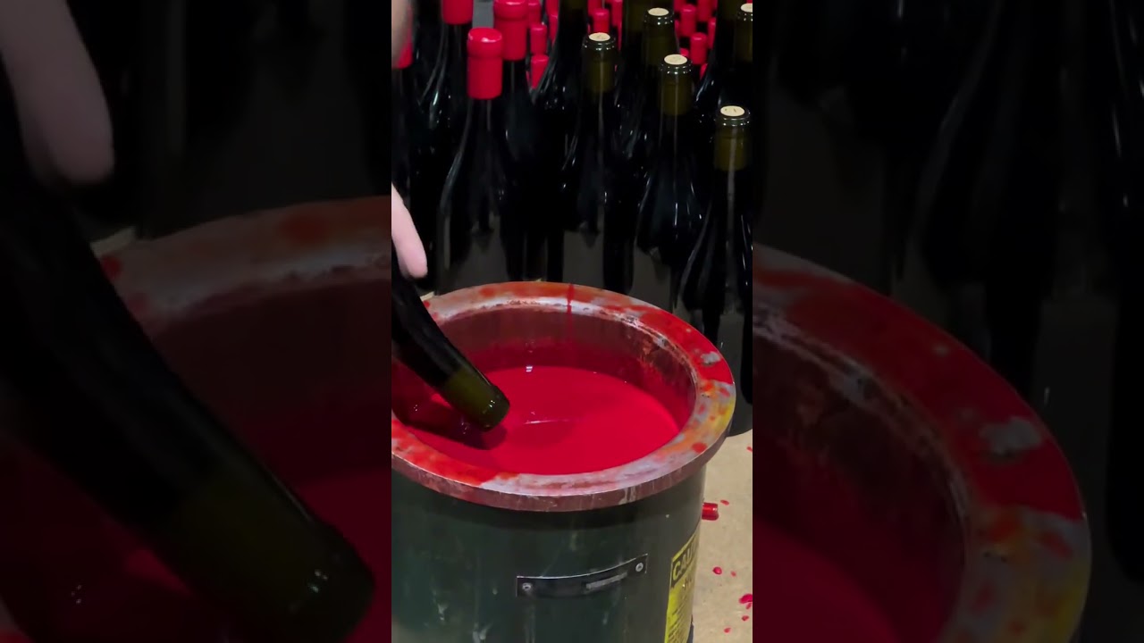 The art of sealing wine bottles 🍷@paresbalta #thewinecrate #wine #winebottle #winebottleart