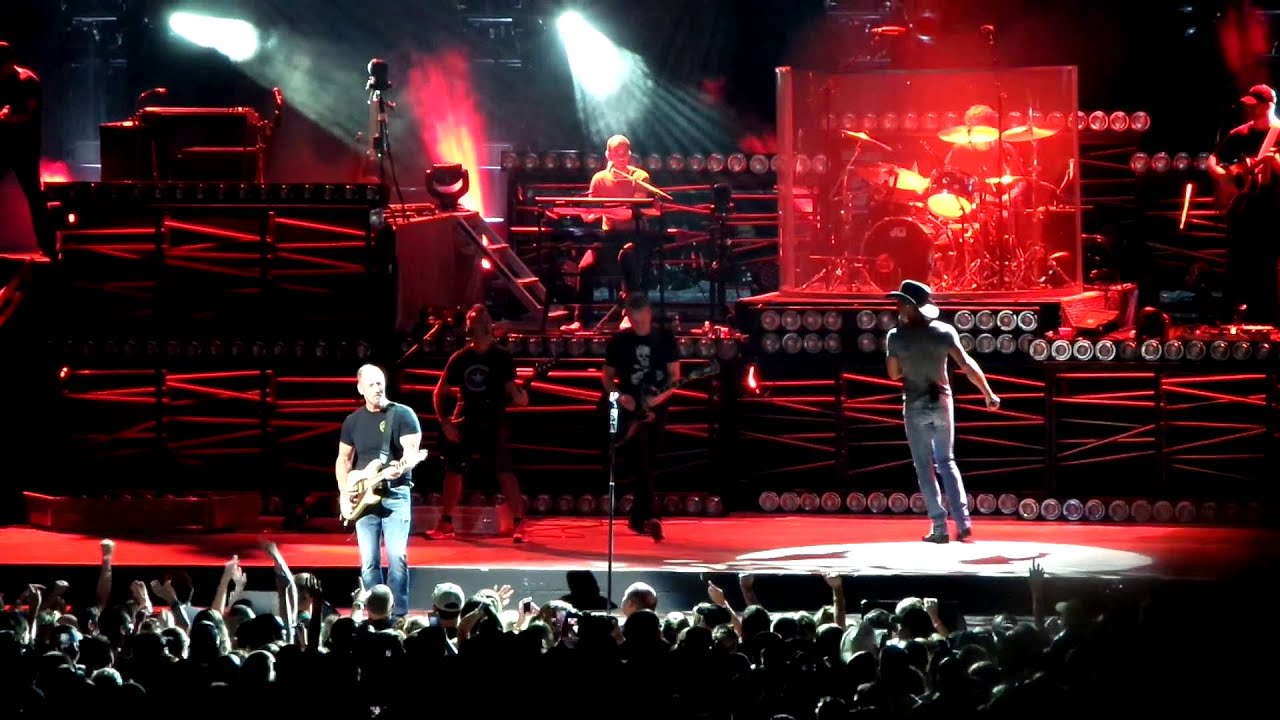 Tim McGraw singing 