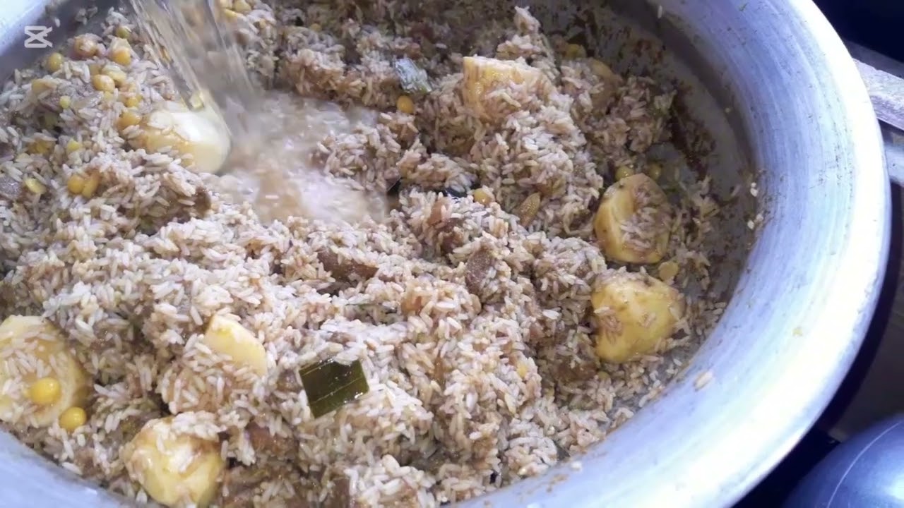 চট্টগ্রামের ঐতিহ্যবাহী সিদ্ধ চালের ওরশের আখনি বিরিয়ানি।@Najifasminikitchen07 