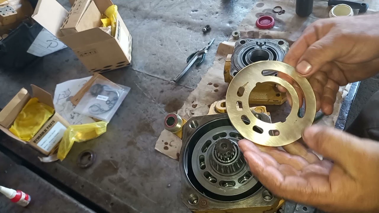 montagem bomba hidráulica pá carregadeira 924G caterpillar