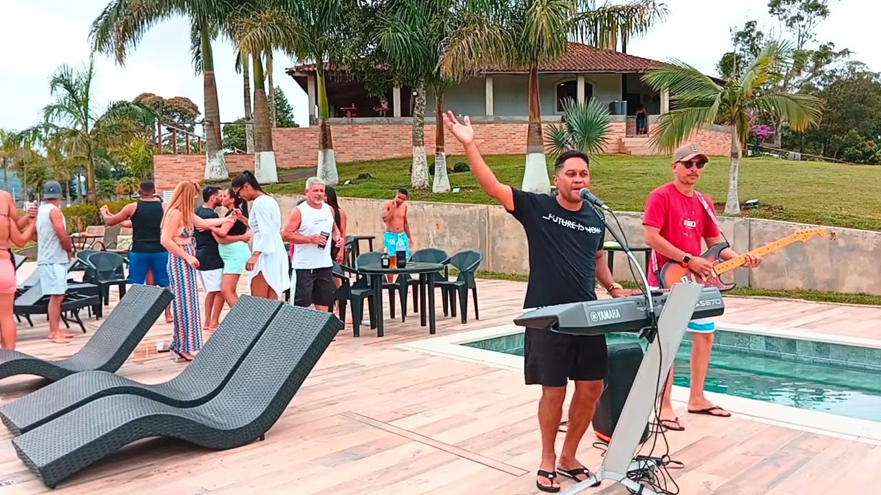 Hayllan dos teclados piseiro na fazenda ea galera dança eita muido bom chama