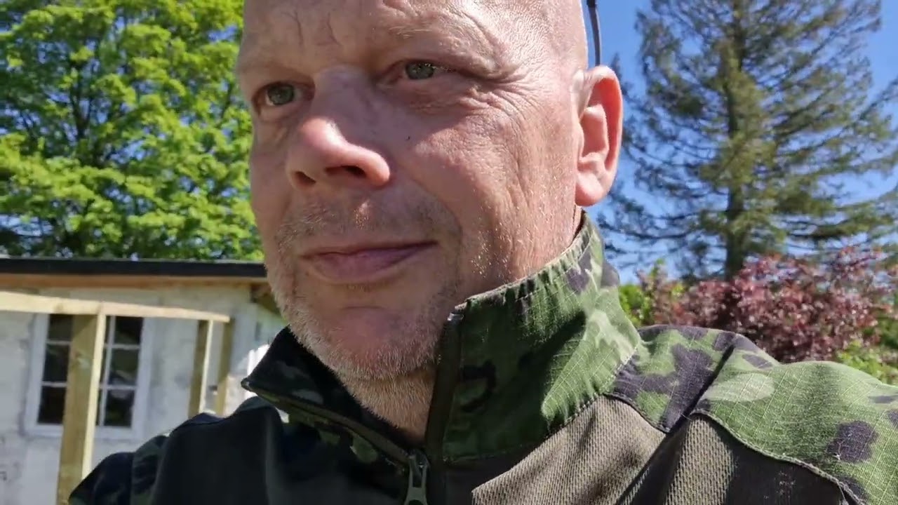 bygning af hønsegård.