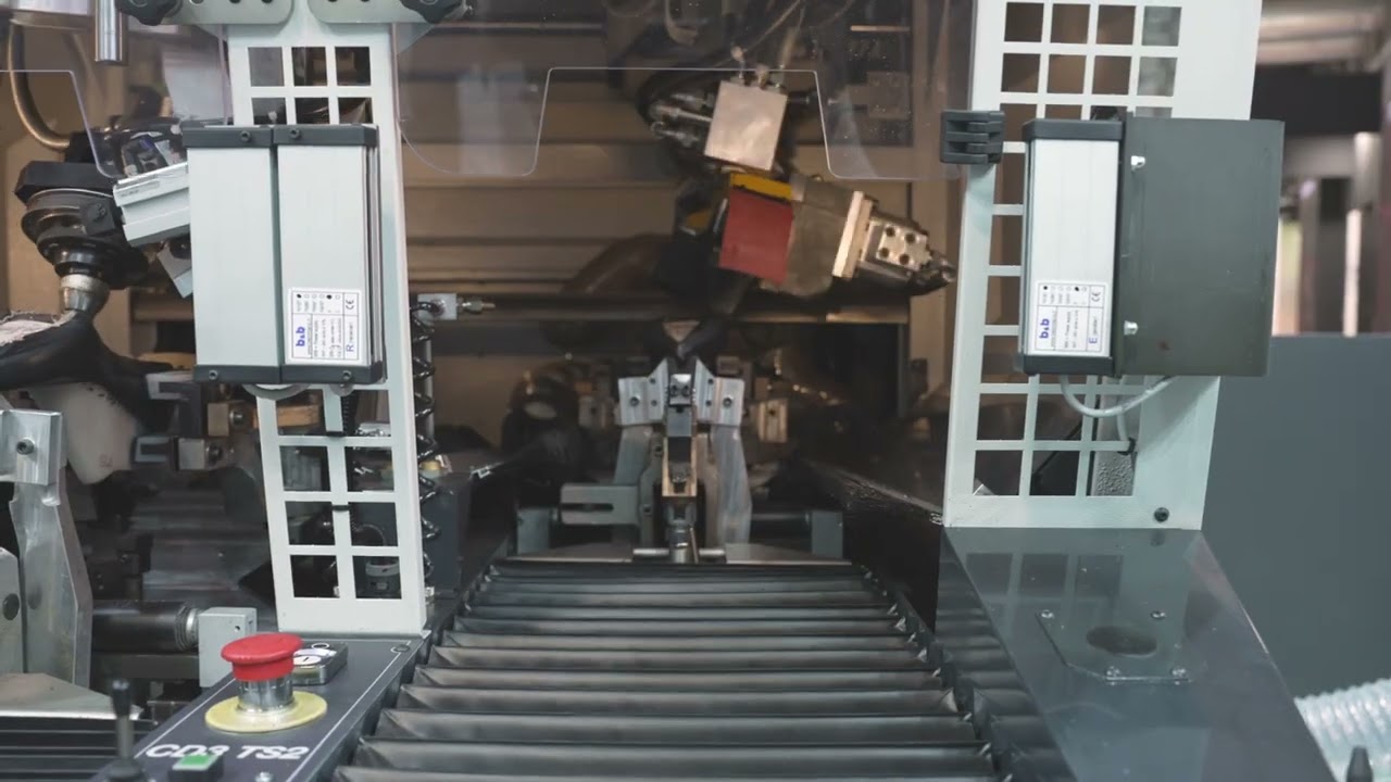 AVANTIUM: punta sulla lavorazione automatica del fondo e del fianco della calzatura