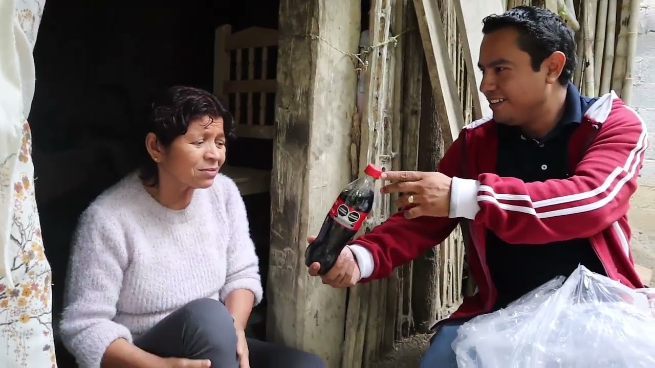 al darle una botella de cloro a doña lety no creeras lo que hizo