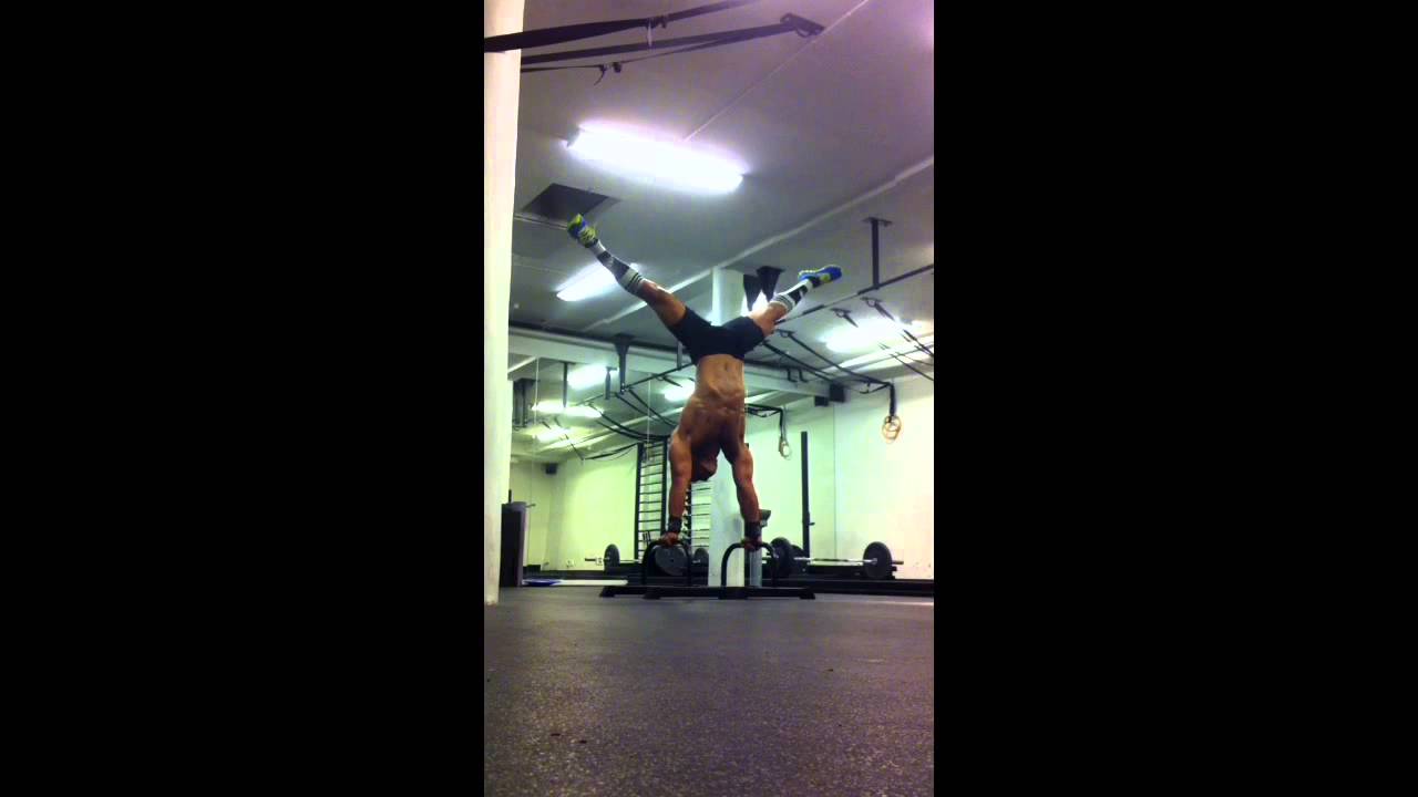Ako Rahim, Handstand