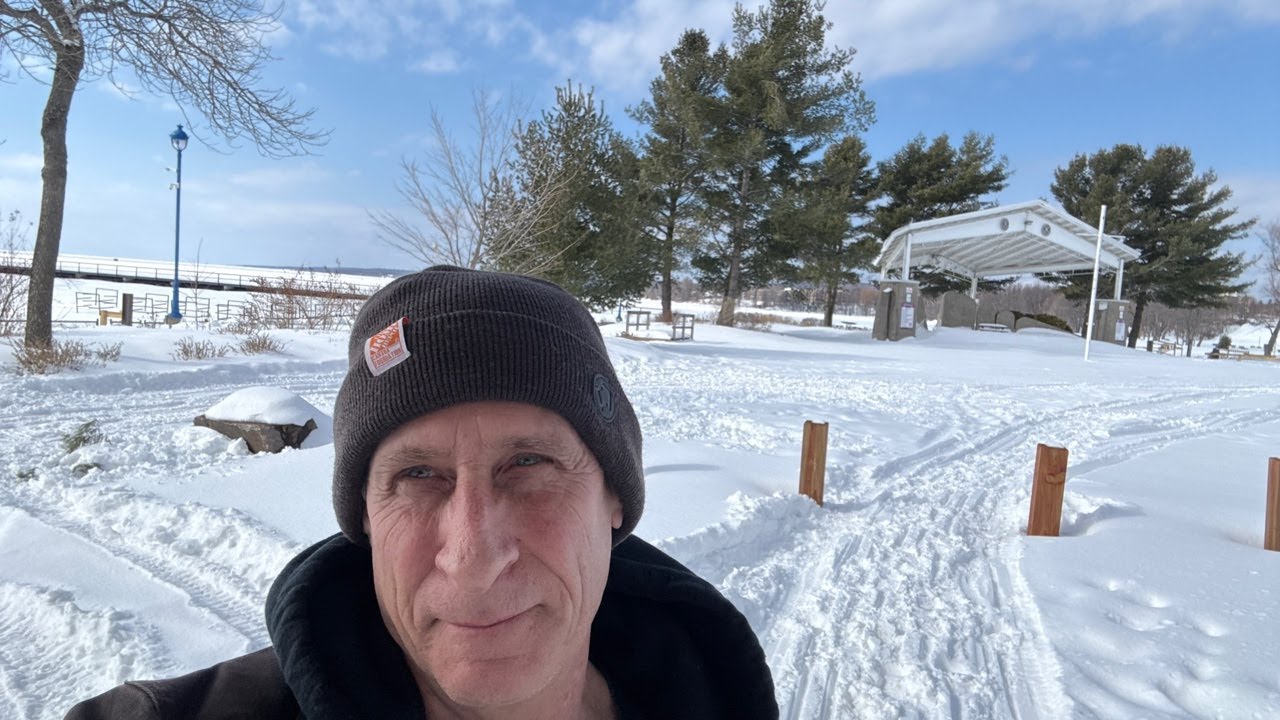 Live: North Bay. walking at the water front and down town