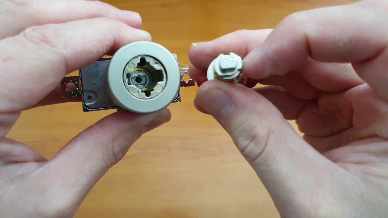 How to remove the cylinder from an Espagnolette lock