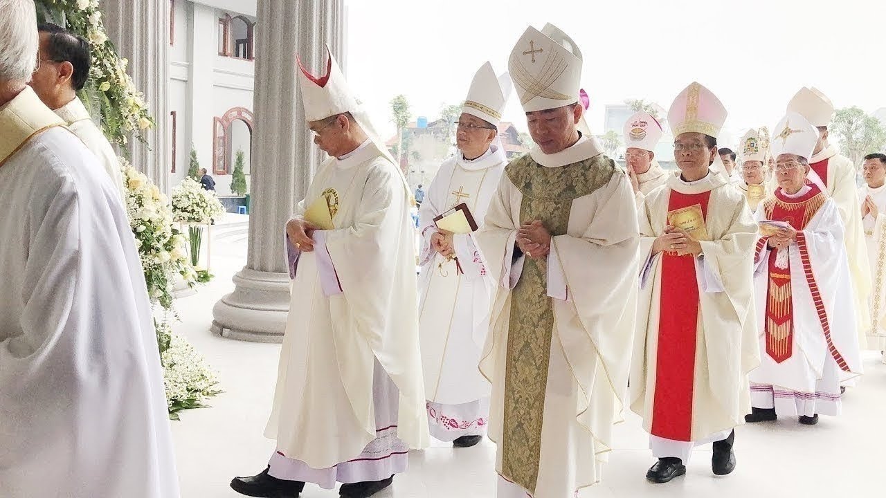 Đón Đoàn Lễ Nghi Vào Dâng Thánh Lễ Đức Tổng Đức Cha Chủ Sự Tại Đại Chủng Viện Giáo Phận Thái Bình