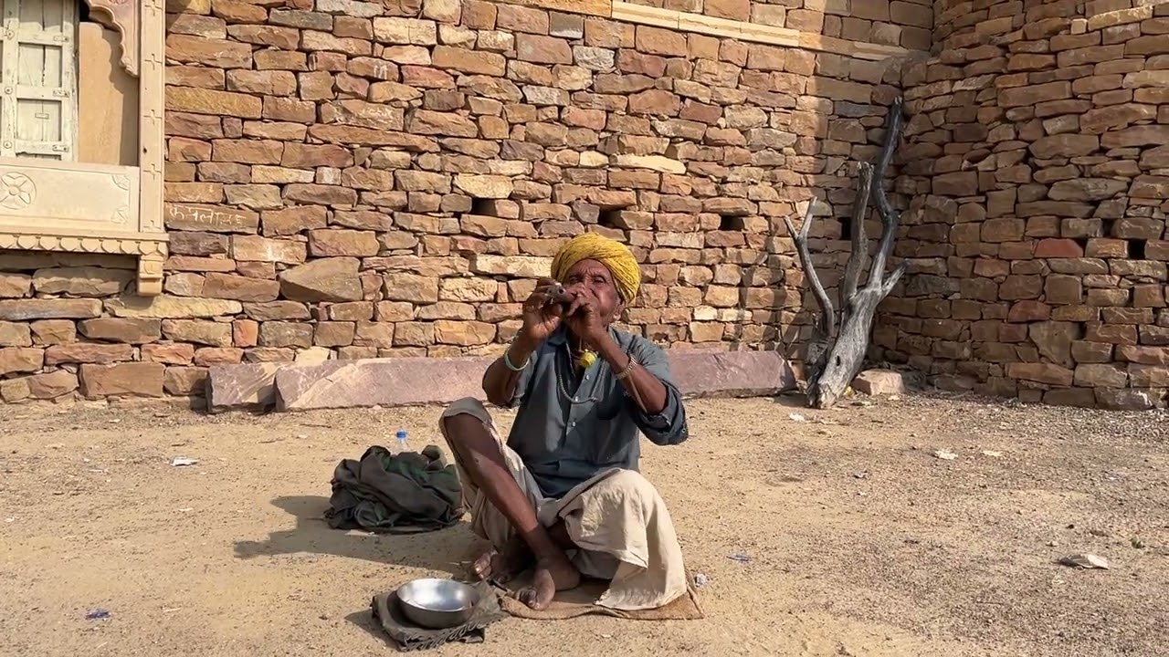 Rajasthani Musician on Pungi at Khaba Fort