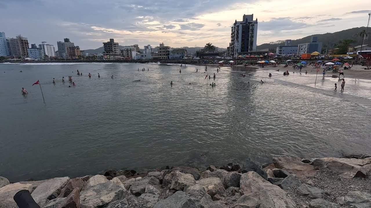 Vésperas Natal movimentado Praia Gravatá..Navegantes SC 