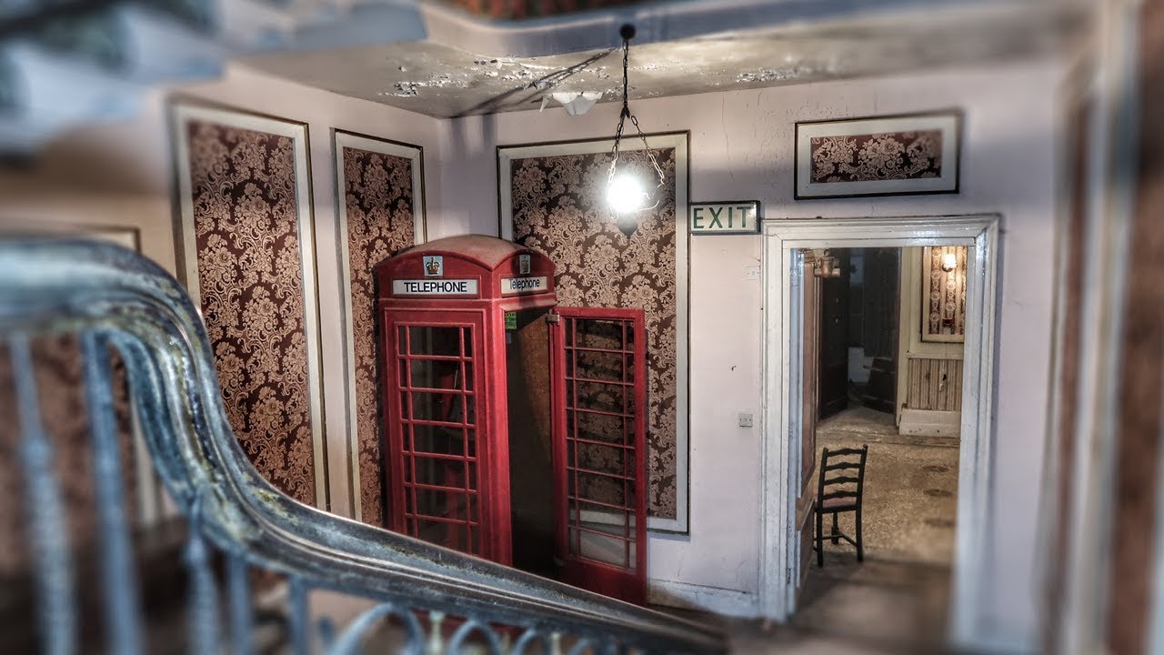 Exploring Woolton Hall - Frozen In Time