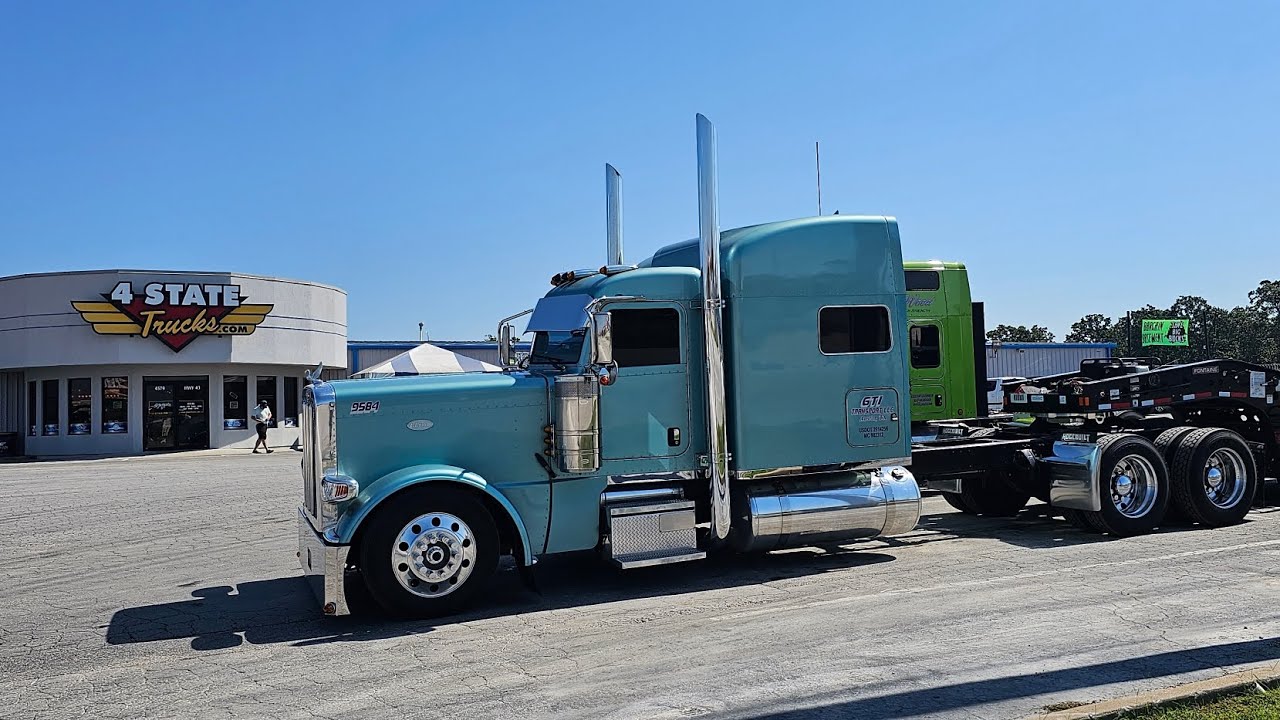 Мой планер Peterbilt 389 2022 года и 40-тонный самолет Fontaine 2023 года.