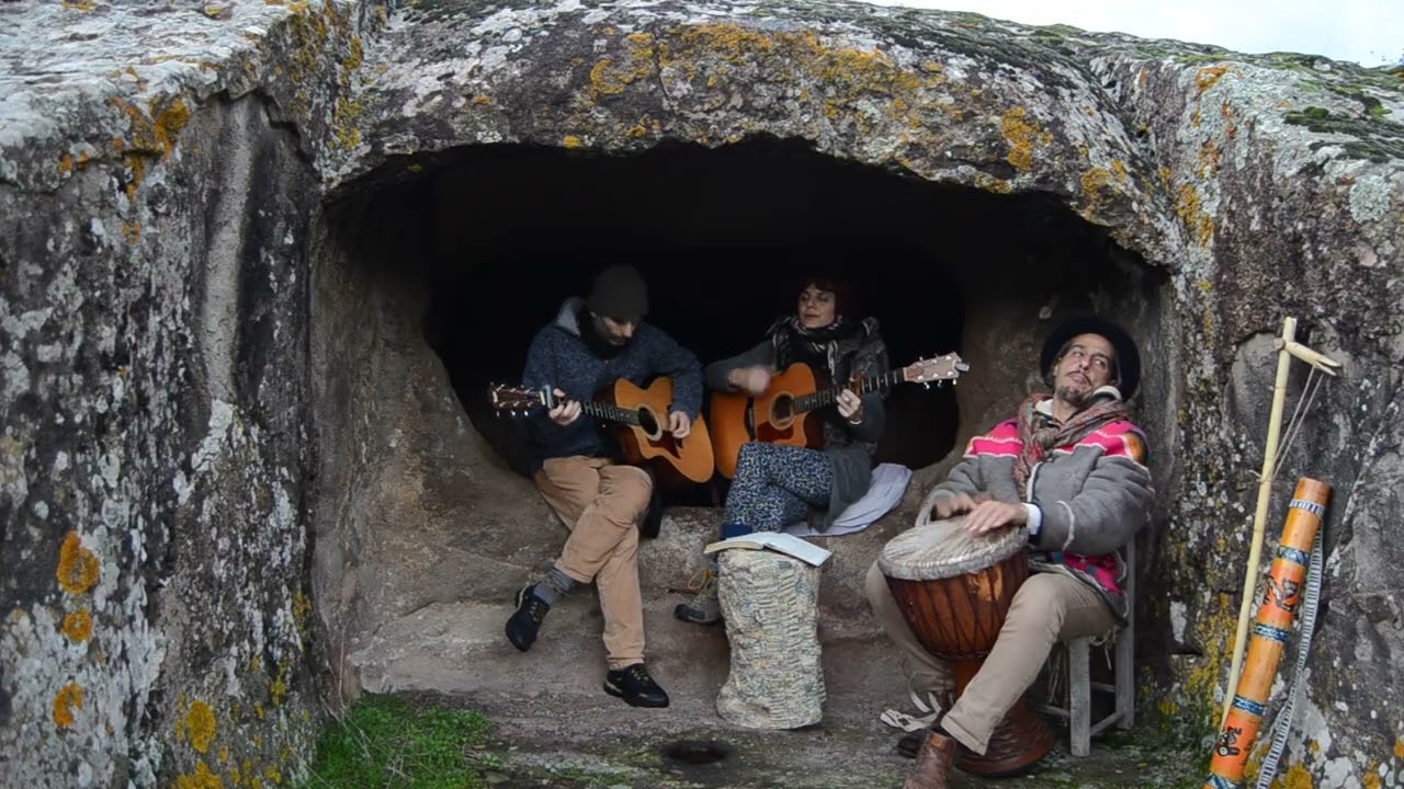 Kasia Kwolek con Igor Lampis e Marco Licata  - Orme lucenti (Domus De Janas di Genna 'e Salixi)