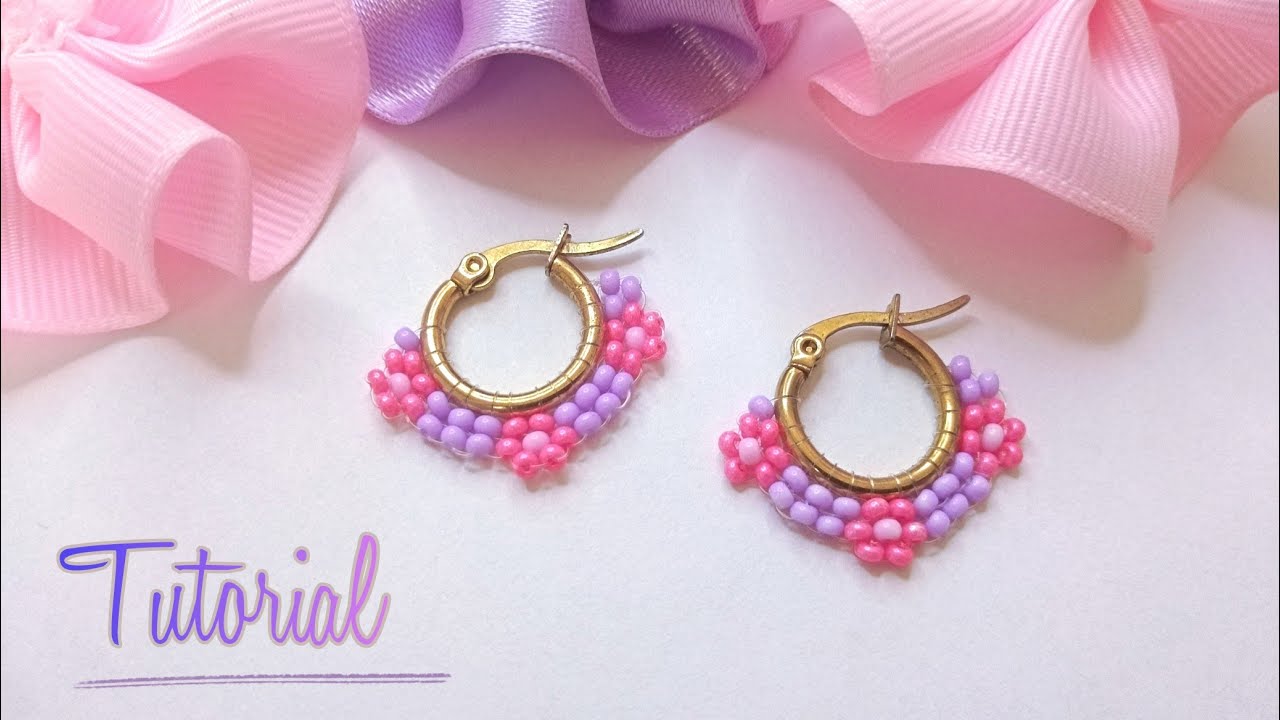 Aretes pequeños tejidos en mostacilla