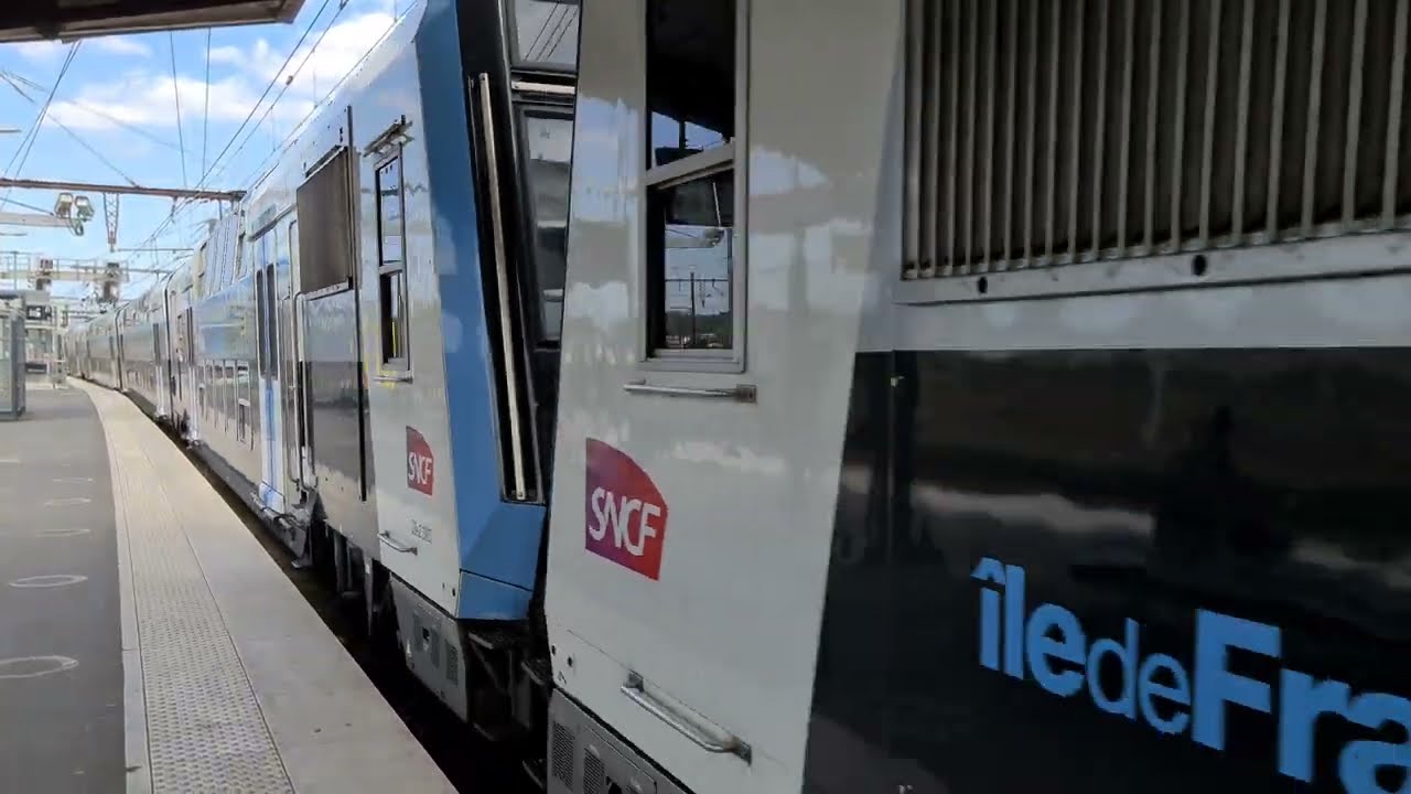 [RER C] Croisement de Z 20900 IDFM et Z 8800 Carmillon en gare de Juvisy