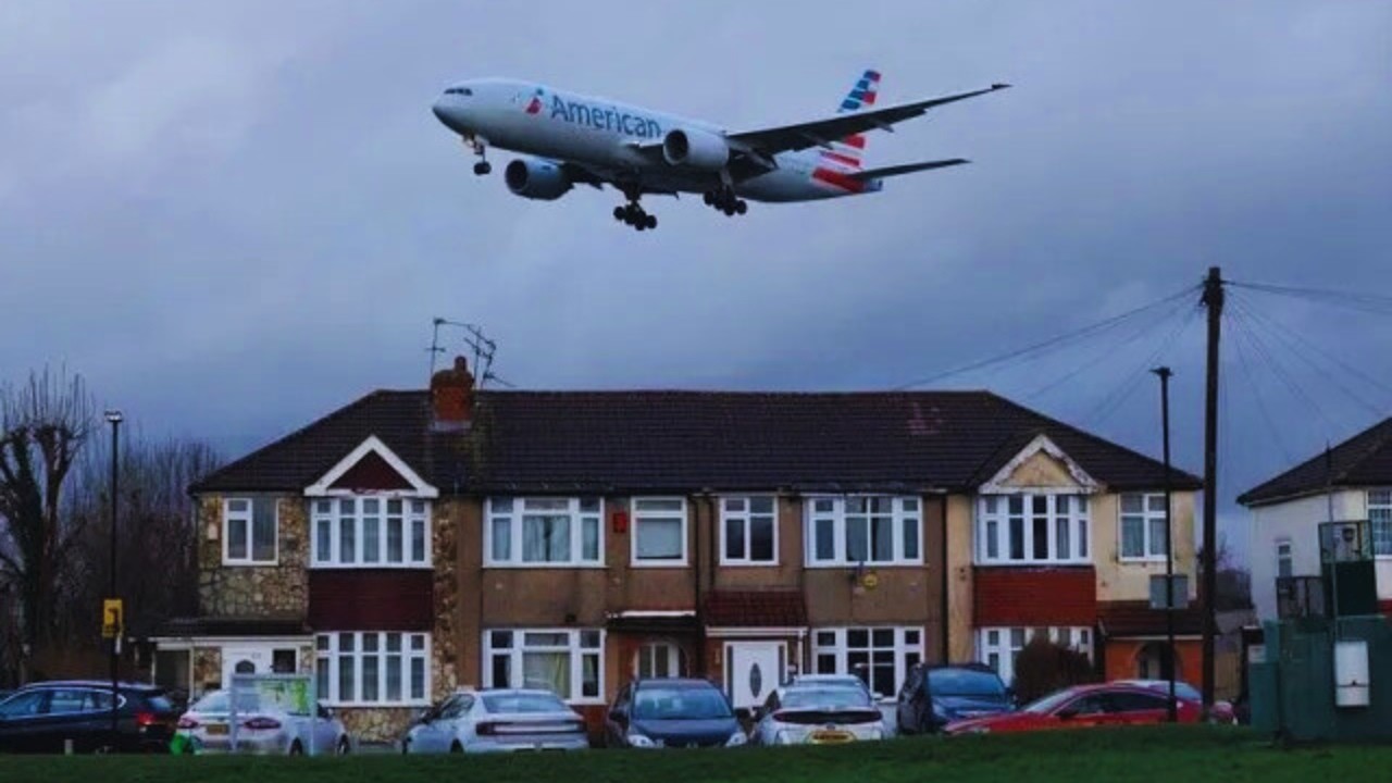 3 MINUTES OF INTENSITY LANDINGS and TAKEOFFS | LONDON HEATHROW