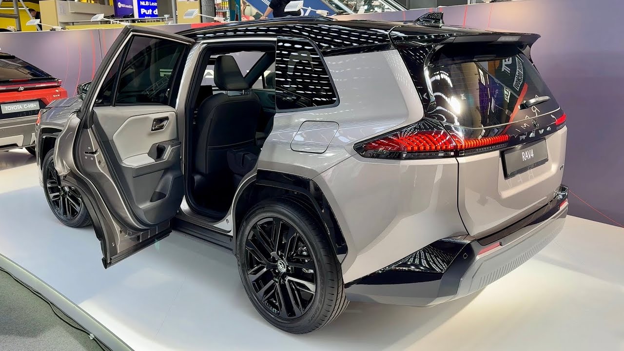 TOYOTA RAV4 HEV 2026 Europe - electric TAILGATE, PRACTICALITY, interesting STORAGE ROOM opening