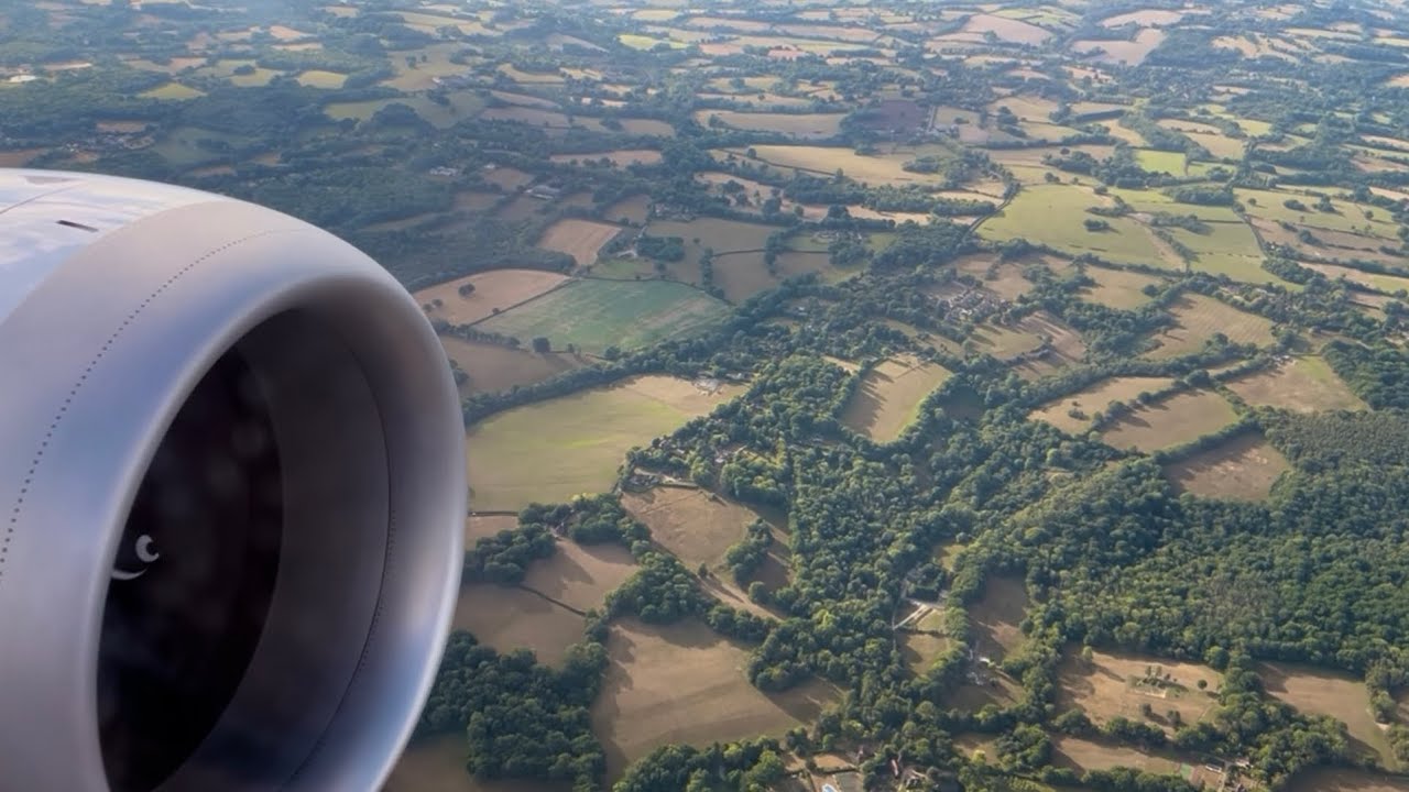 Norwegian Airlines Boeing 737 Max 8 landing at London Gatwick