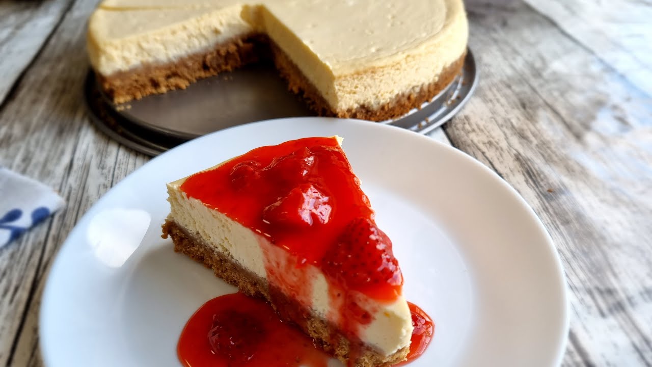 Creamy Strawberry Cheesecake || تشيز كيك مع صوص الفراولة