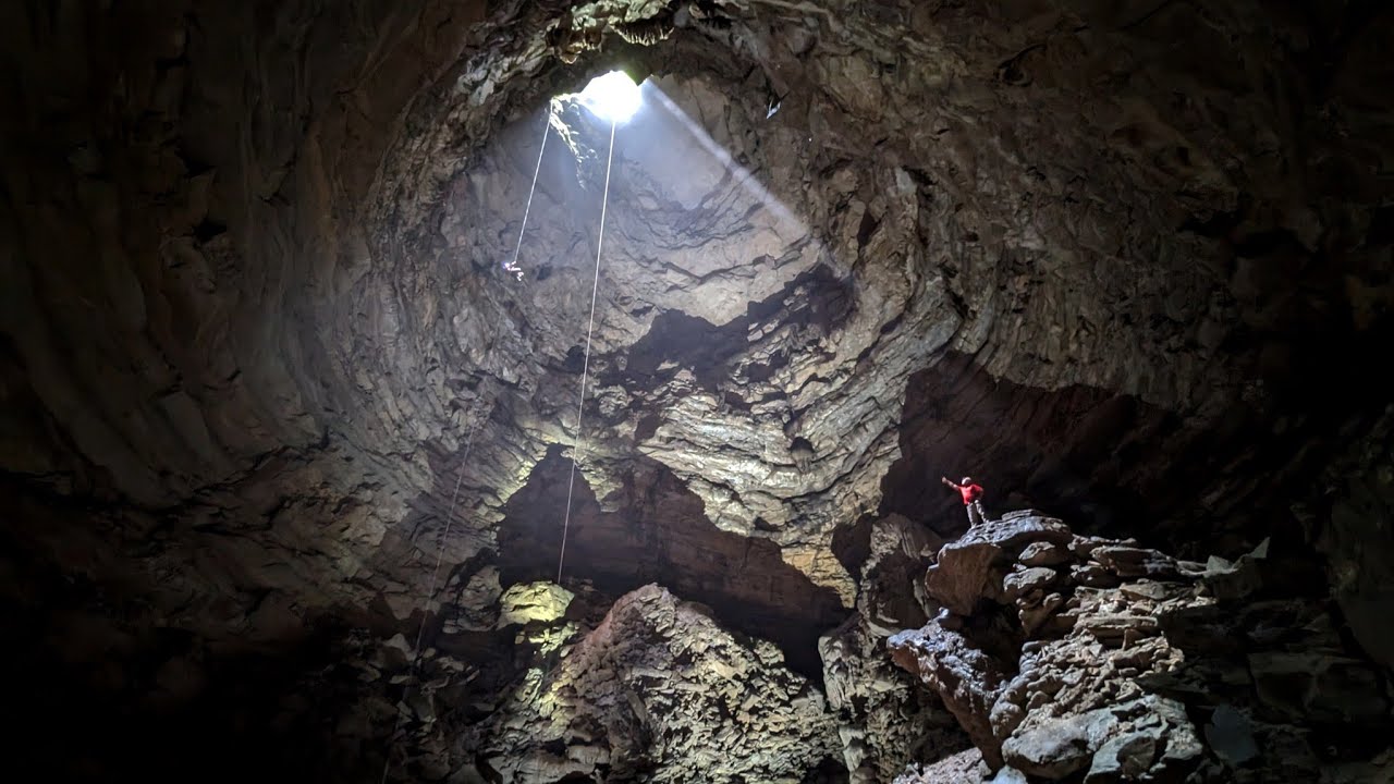 Rappelling Into A MASSIVE Room in a Tennessee Cave