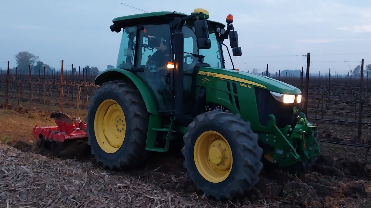 JOHN DEERE 5100M + ERPICE ROTANTE DISSODATORE BREVIGLIERI MEKFARMER 100