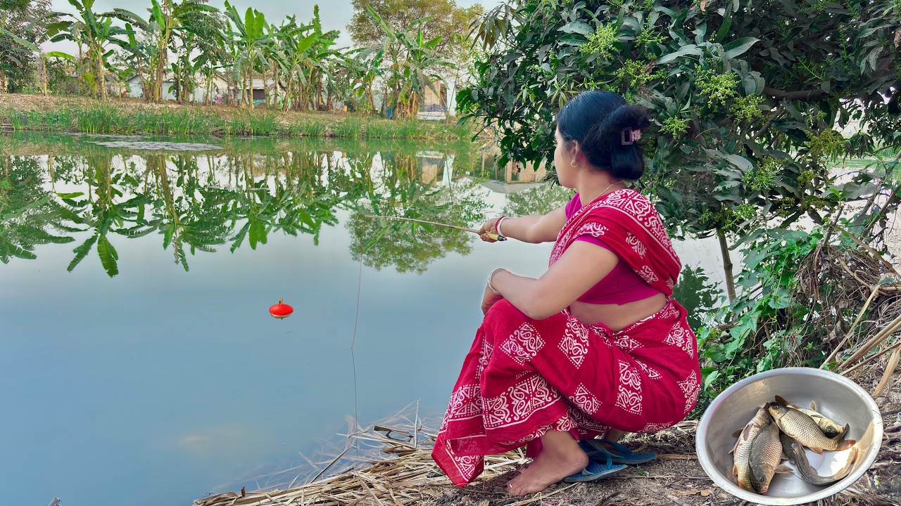 Unique Fishing Video🎣🎣|| Beautiful Cute Village lady fishing in the pond with hook || fishing video