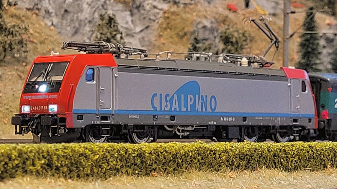 Spur HO : Re 484 017 & EuroCity 134 