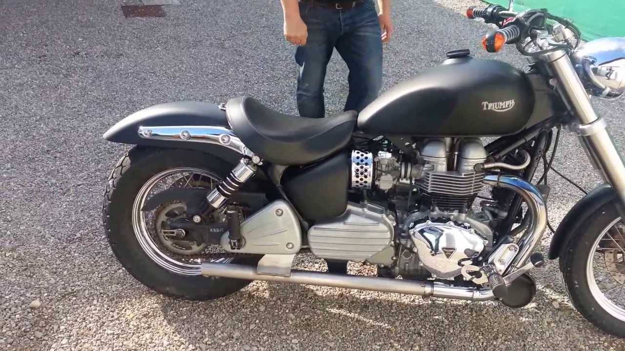TRIUMPH Custom Bonneville América
