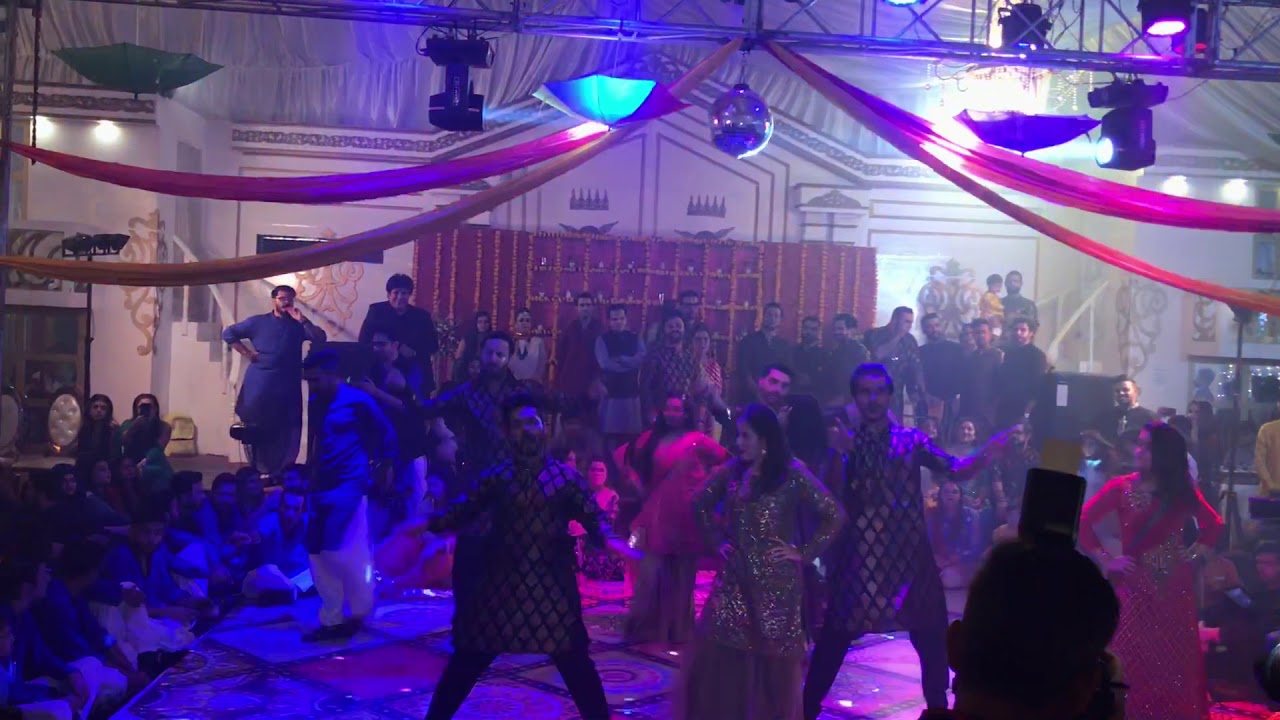Faizan Shaikh’s And Maham Aamir’s Mehndi Dances