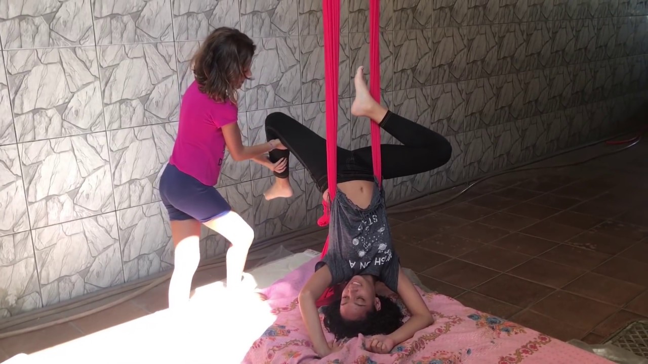 ACROBACIAS NO TECIDO ACROBÁTICO