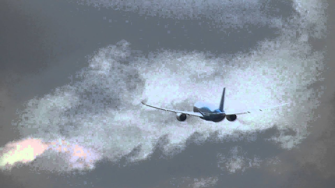 Boeing 787 Dreamliner Warszawa Okęcie low-pass