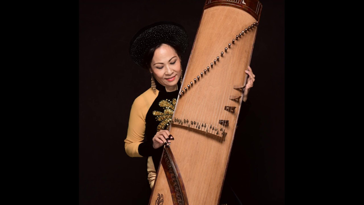 Sang Xuân _ NSND đàn tranh Phương Bảo