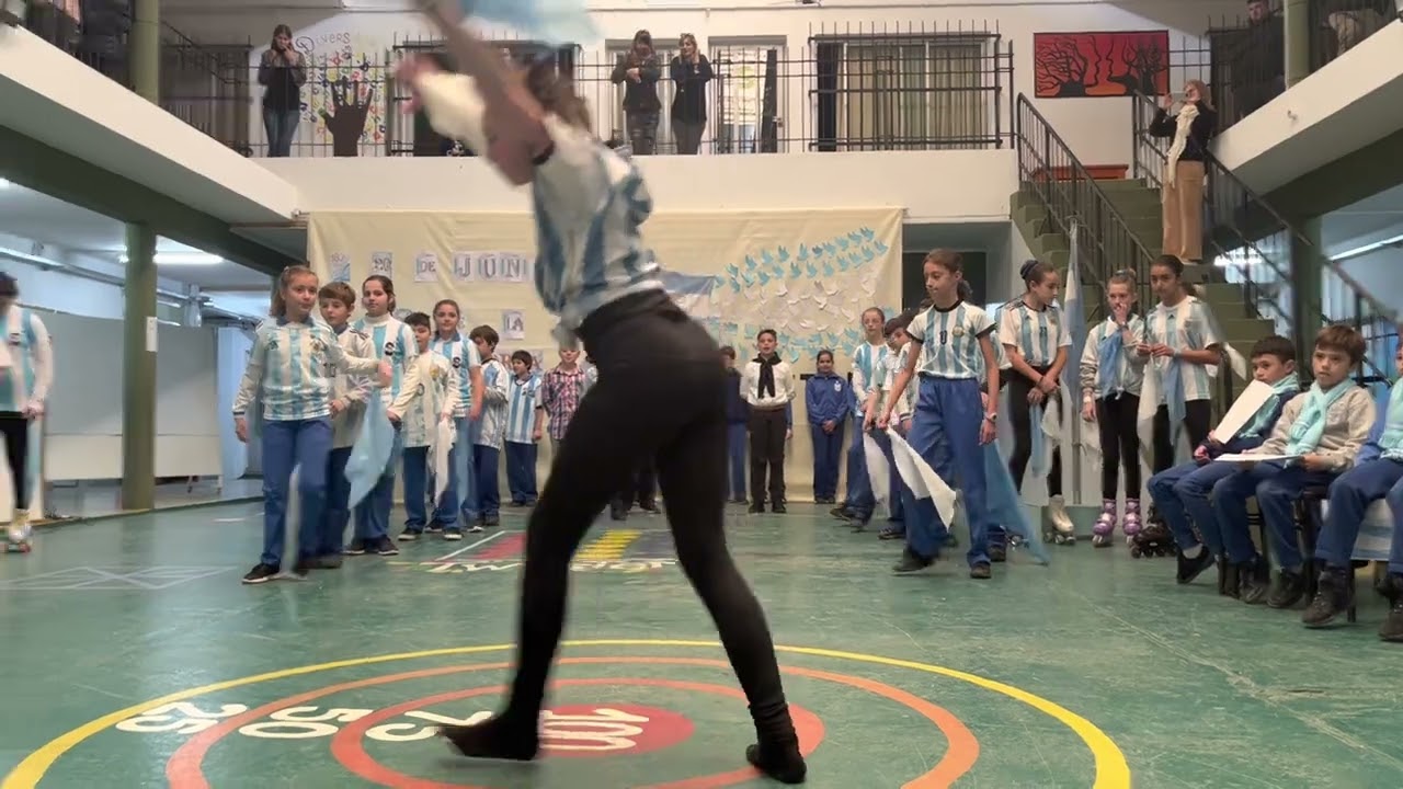 La Viajera (Soledad Pastorutti) - Día de la Bandera 5to T.T -
