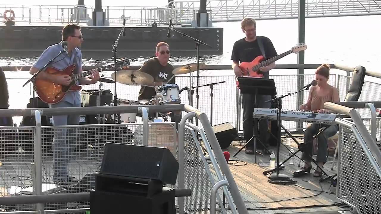 Vinny Valentino & Colorfunk feat. Chrissi Poland - Use Me (live)